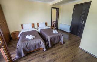 Отель Hotel Banguriani Местиа Двухместный номер Делюкс с 1 кроватью и балконом-1